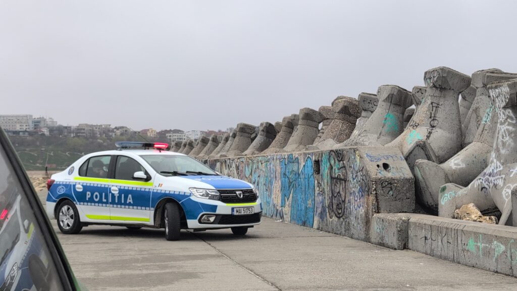 FOTO VIDEO Un tânăr a încercat să se sinucidă în Portul Tomis/ Înainte de a sări în apă, a sunat la 112 și s-a dat drept altă persoană UPDATE 34a6494a 8fb1 4501 b604 fcaee4b7673e