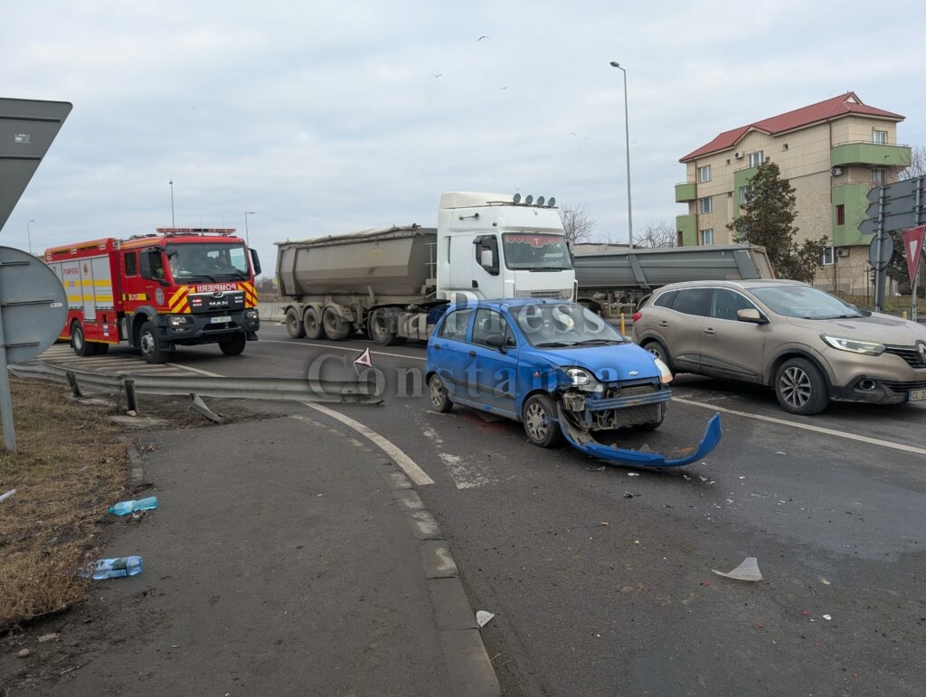 FOTO VIDEO Accident rutier între 3 autoturisme şi un camion, la ieşire de pe autostrada A4 UPDATE 3bf29fed 773d 44db 8c59 75075900bf1f