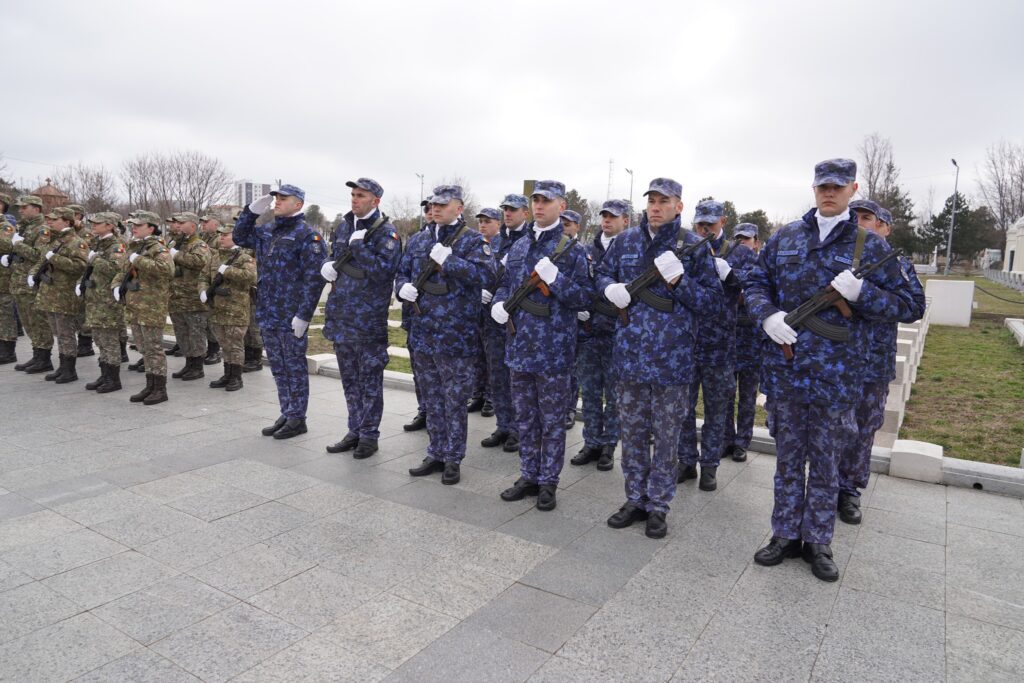 FOTO Ceremonie de comemorare a celor opt militari căzuți la datorie în dublul accident aviatic din martie 2022 480963367 1076229121213486 7296491208645099442 n