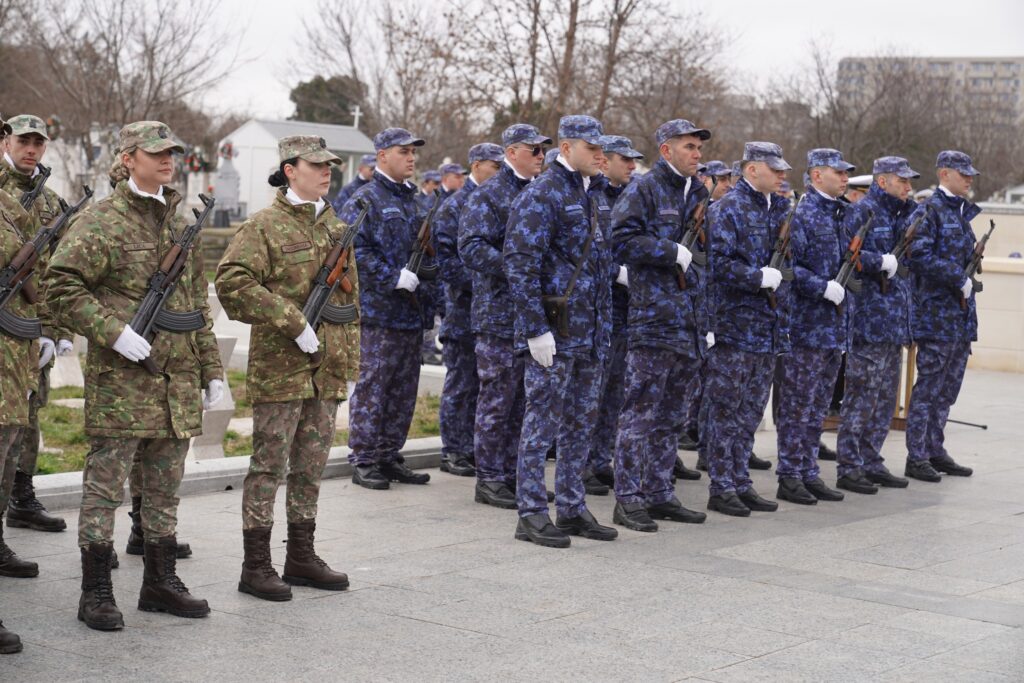 FOTO Ceremonie de comemorare a celor opt militari căzuți la datorie în dublul accident aviatic din martie 2022 481163289 1076229564546775 2345119373619495348 n