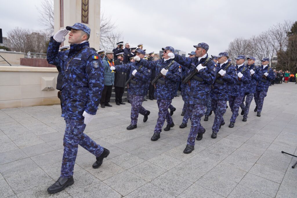 FOTO Ceremonie de comemorare a celor opt militari căzuți la datorie în dublul accident aviatic din martie 2022 481272094 1076229771213421 2304992398508104404 n