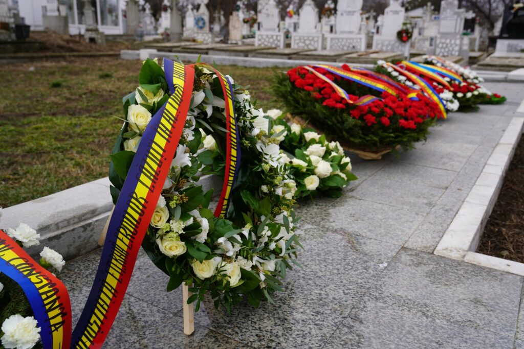 FOTO Ceremonie de comemorare a celor opt militari căzuți la datorie în dublul accident aviatic din martie 2022 481361528 1076229034546828 2681828484351067698 n