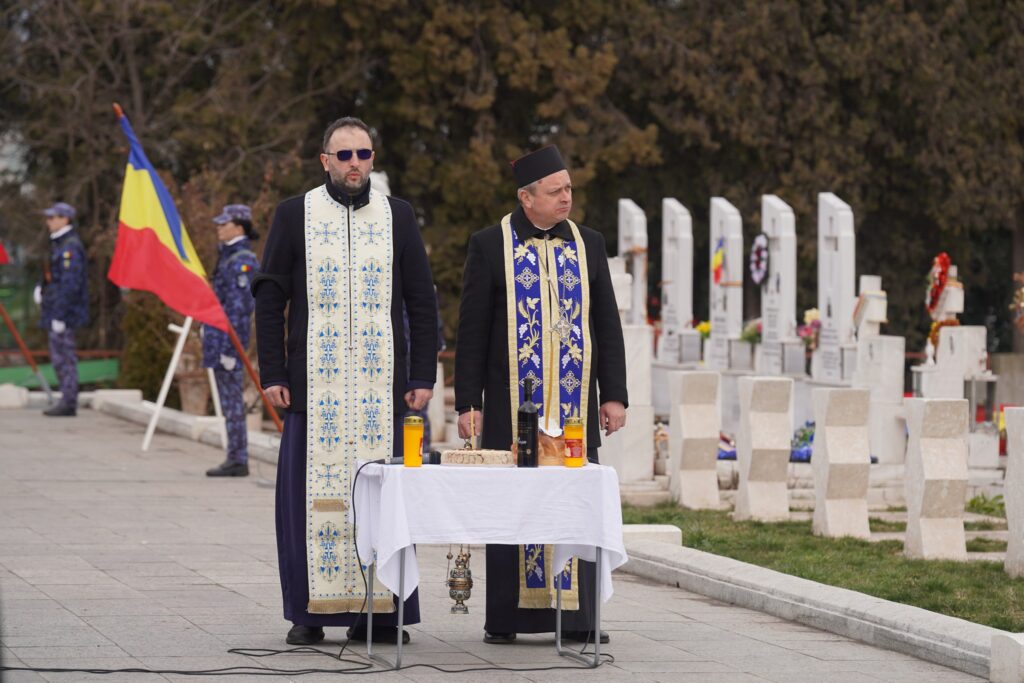 FOTO Ceremonie de comemorare a celor opt militari căzuți la datorie în dublul accident aviatic din martie 2022 481472071 1076229451213453 1166867660997893530 n