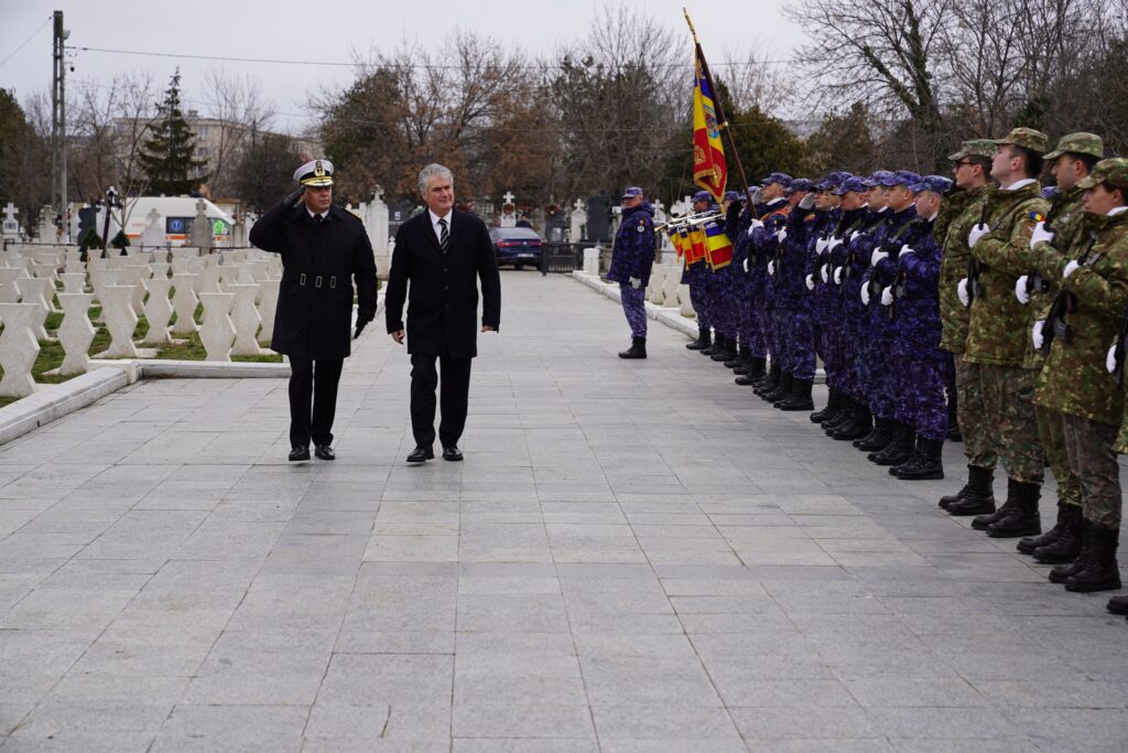 FOTO Ceremonie de comemorare a celor opt militari căzuți la datorie în dublul accident aviatic din martie 2022 482030183 1076229074546824 8498465365955974664 n