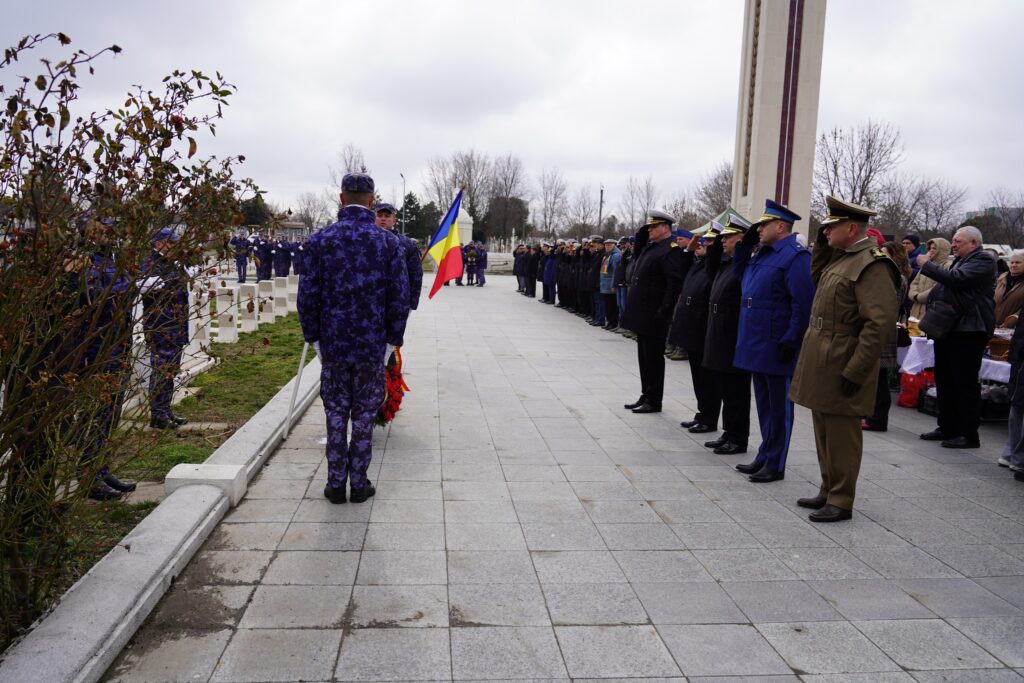 FOTO Ceremonie de comemorare a celor opt militari căzuți la datorie în dublul accident aviatic din martie 2022 482084845 1076229144546817 4762688656431494102 n