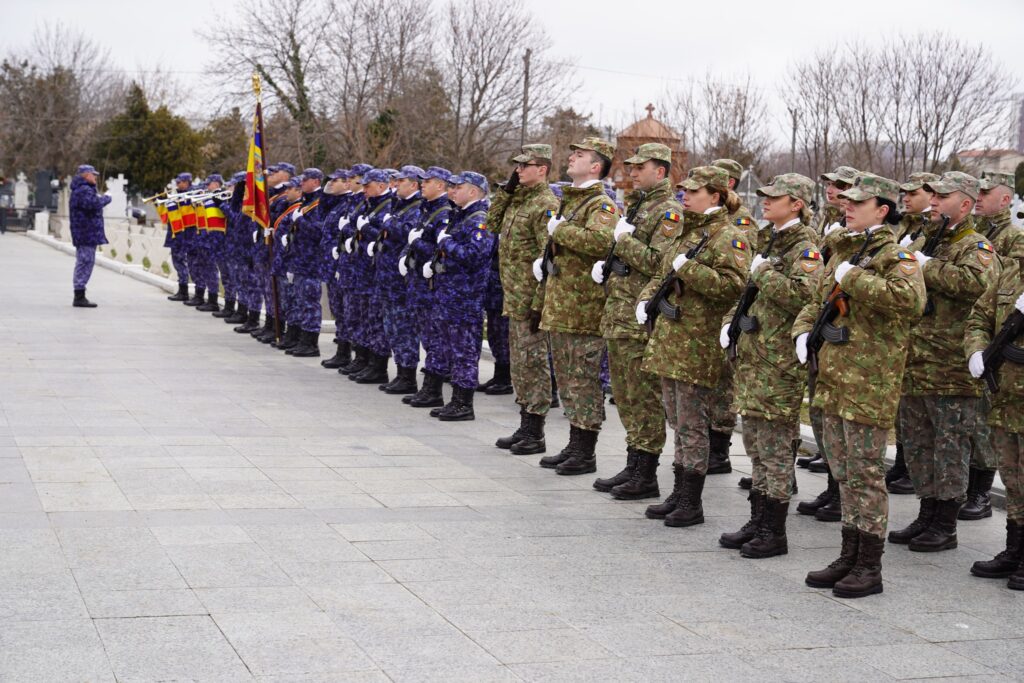 FOTO Ceremonie de comemorare a celor opt militari căzuți la datorie în dublul accident aviatic din martie 2022 482242416 1076229181213480 7452407788485165342 n