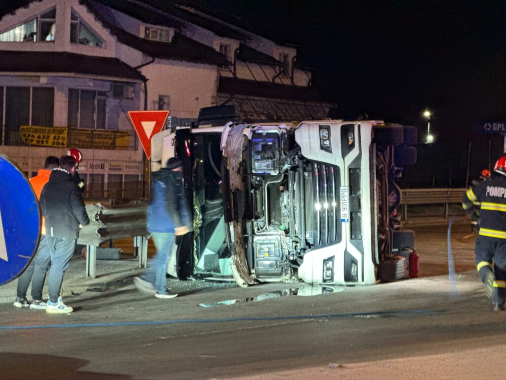 FOTO VIDEO Accident rutier la ieșirea de pe autostrada A4, Ovidiu/ Un TIR care transporta porci s-a răsturnat UPDATE 70261e62 080c 445d a4e3 4dd42335cf20