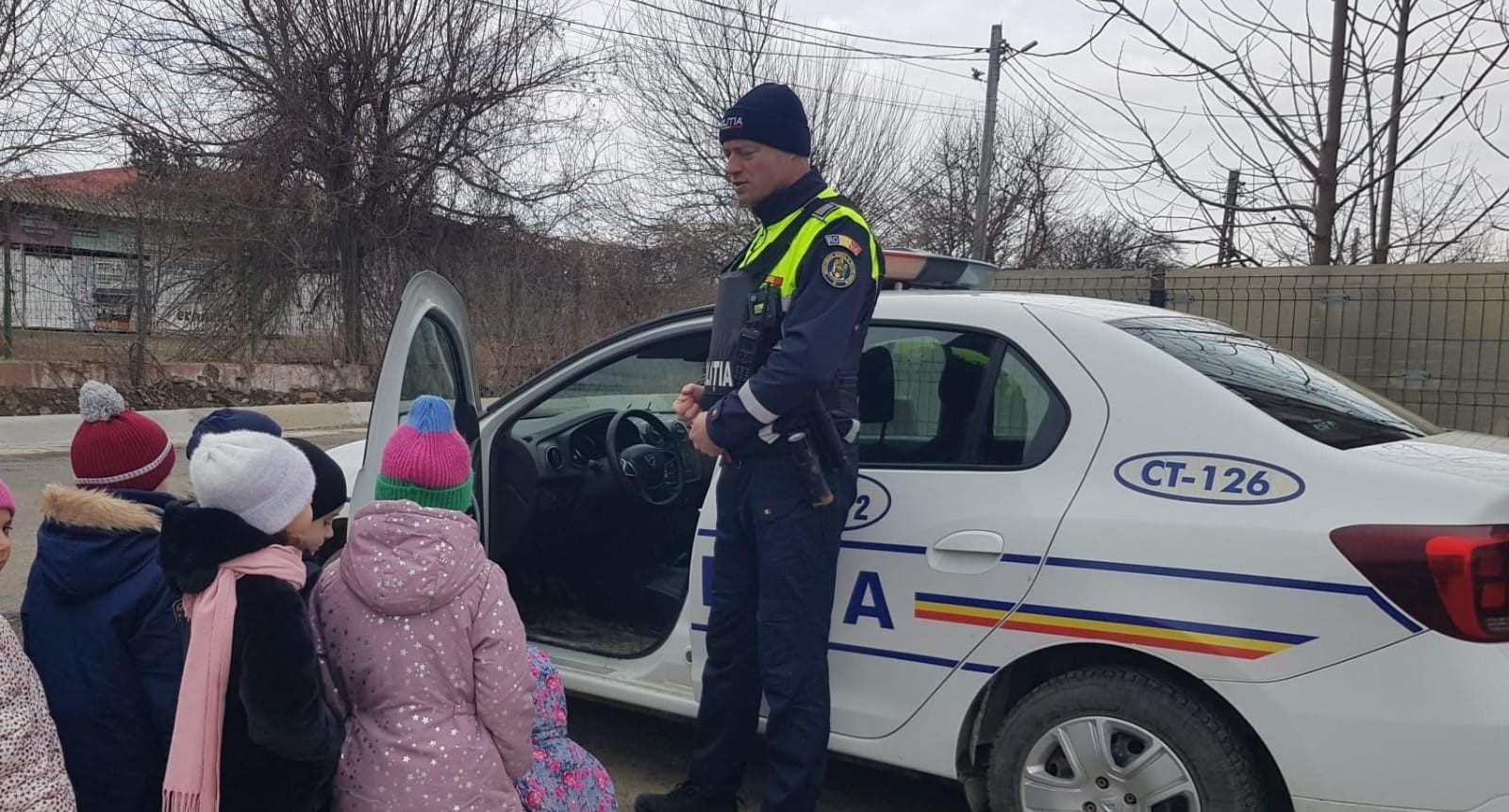 Polițiștii rutieri, în vizită la preșcolarii de la Grădinița Târgușor 81b36ae2 916a 4de3 a2ff 222ba3740958 1