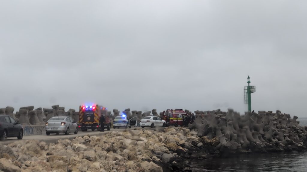 FOTO VIDEO Un tânăr a încercat să se sinucidă în Portul Tomis/ Înainte de a sări în apă, a sunat la 112 și s-a dat drept altă persoană UPDATE 8757ea43 15b2 4e59 b6ac d315a05ee019