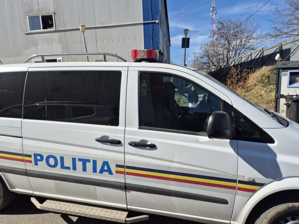 FOTO VIDEO Percheziții în cartierul Henri Coandă/ Bărbat reținut după ce a furat mai multe tablouri de colecție din Italia 5 FOTO VIDEO Percheziții în cartierul Henri Coandă/ Bărbat reținut după ce a furat mai multe tablouri de colecție din Italia 94edc341 5349 4f5d 9cd5 615a243c5fa0
