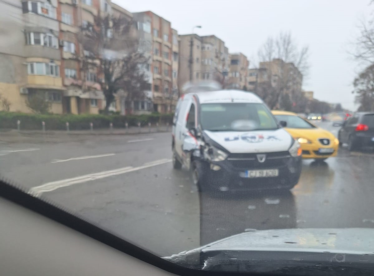 Accident rutier între două autoturisme, pe strada Dezrobirii 99a0bc94 9e29 4655 95c8 626b89e729d3