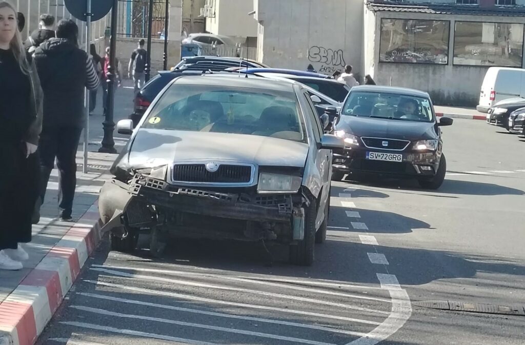 FOTO Accident rutier provocat de un tânăr de 18 ani, în Năvodari/ O victimă transportată la spital 4 FOTO Accident rutier provocat de un tânăr de 18 ani, în Năvodari/ O victimă transportată la spital 9d2a63a5 1200 4ad3 ae54 d4aa978d65a9