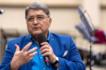 Ministrul de Externe, Emil Hurezeanu, spune că va discuta vineri cu liderii coaliţiei despre schimbarea sa din funcţie Emil Hurezeanu