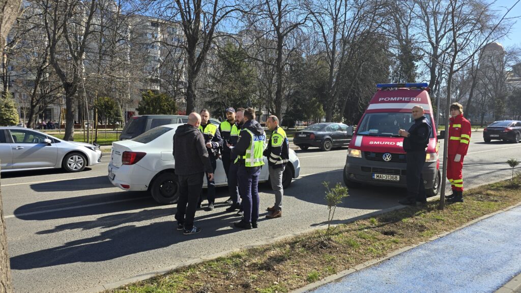 FOTO VIDEO Accident rutier pe bulevardul Tomis: un șofer a lovit un biciclist Imagine WhatsApp 2025 03 05 la 11.16.56 f2da9298