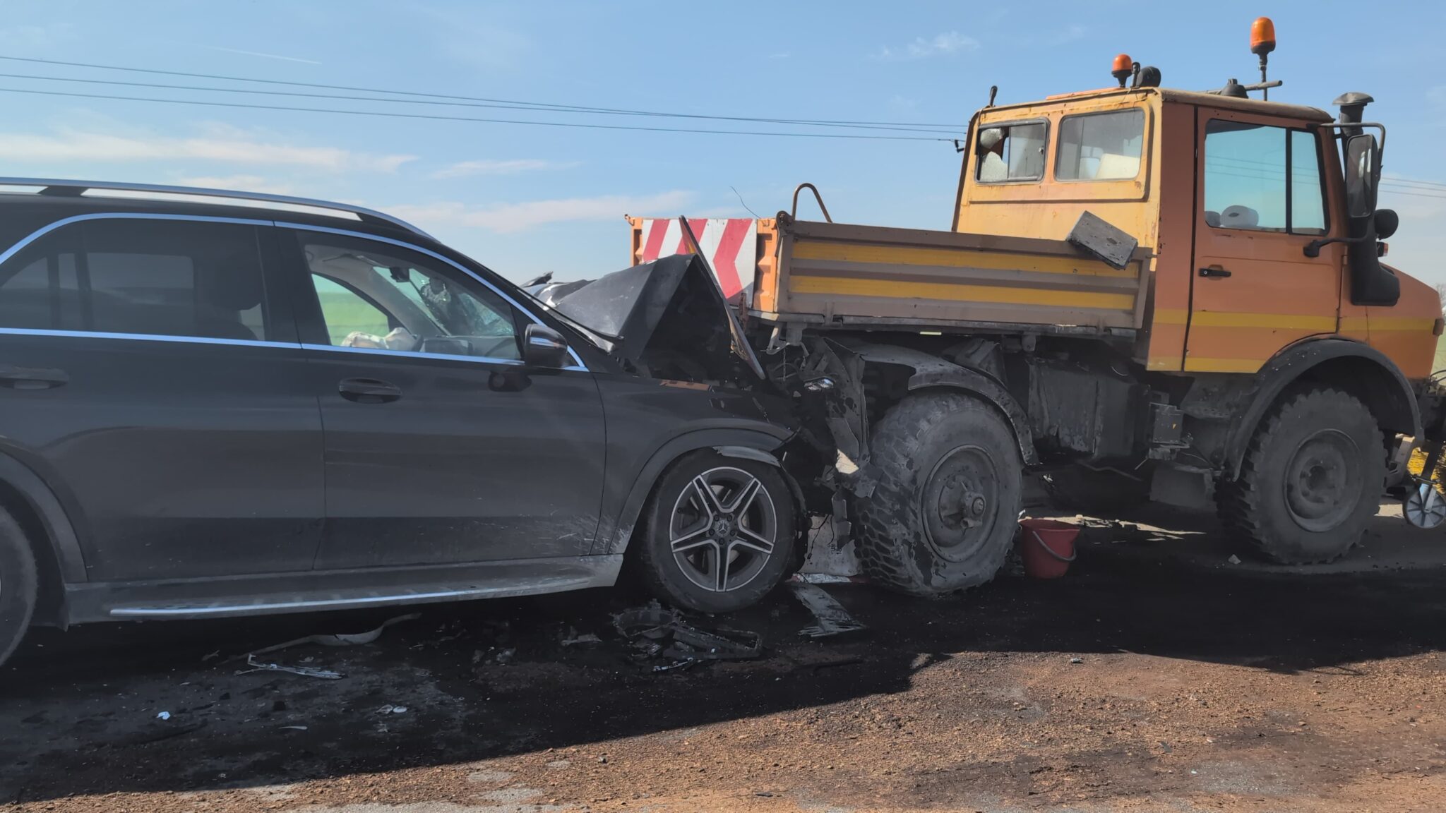 UPDATE FOTO VIDEO Accident rutier între un autoturism și o autoutilitară, la ieșire din Ovidiu spre aeroport/ O persoană a ajuns la spital Imagine WhatsApp 2025 03 07 la 12.21.44 391f1e92 1