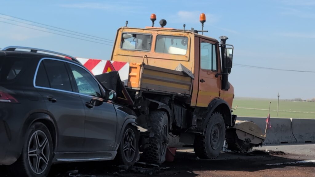 UPDATE FOTO VIDEO Accident rutier între un autoturism și o autoutilitară, la ieșire din Ovidiu spre aeroport/ O persoană a ajuns la spital Imagine WhatsApp 2025 03 07 la 12.22.32 339e19c1