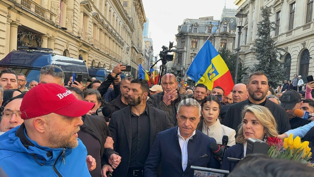 FOTO VIDEO Georgescu și-a depus candidatura la alegerile prezidențiale/ A spus că e „imposibil” să nu fie pe buletinul de vot / Au fost depuse două contestații UPDATE Imagine WhatsApp 2025 03 07 la 16.31.08 efe89f08