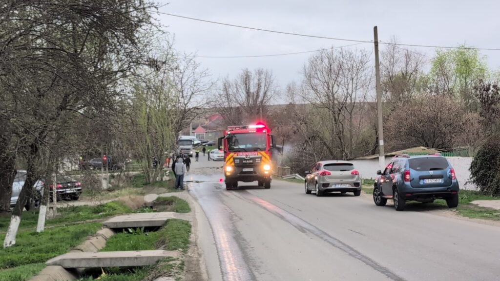 VIDEO FOTO Accident rutier grav între un TIR și un autoturism la Sibioara/ Un tânăr de 19 ani a ajuns la spital UPDATE Imagine WhatsApp 2025 03 17 la 16.40.01 eec30875