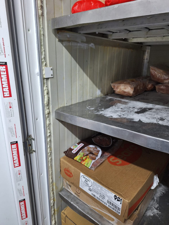 FOTO Controale ANPC pe Valea Prahovei: Zeci de unităţi de cazare, restaurante şi magazine sancţionate / Amenzi de aproape 1,2 milioane de lei 5 FOTO Controale ANPC pe Valea Prahovei: Zeci de unităţi de cazare, restaurante şi magazine sancţionate / Amenzi de aproape 1,2 milioane de lei