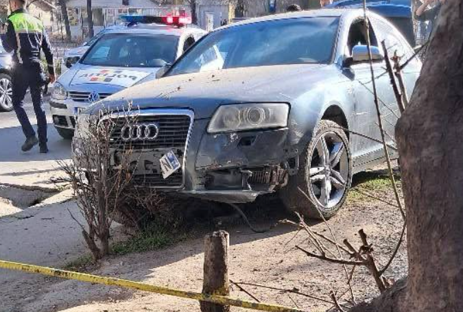 FOTO VIDEO Un șofer a fugit după ce a provocat un accident în Piața Cet din Constanța Screenshot 2025 03 08 000546