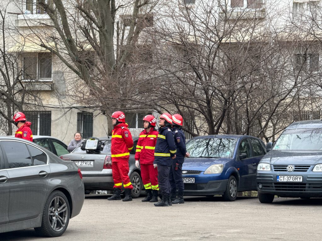 FOTO VIDEO Incendiu la mansanda unui bloc cu 4 etaje de pe strada Horia Agarici, județul Constanța / 25 de persoane evacuate UPDATE WhatsApp Image 2025 03 01 at 14.58.22