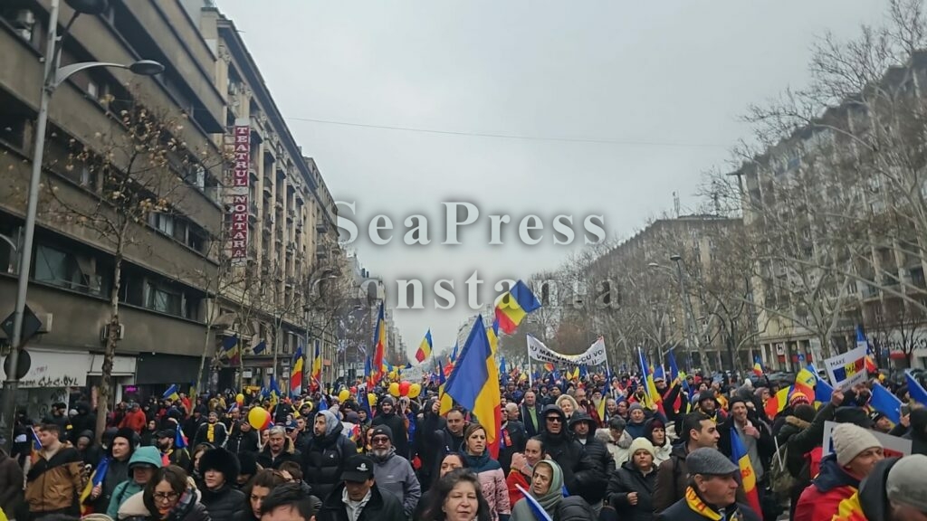 FOTO VIDEO Constănțenii, prezenți la protestul AUR de susținere pentru Călin Georgescu și împotriva lui Ciolacu UPDATE WhatsApp Image 2025 03 01 at 17.49.31 1