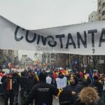 FOTO VIDEO Constănțenii, prezenți la protestul AUR de susținere pentru Călin Georgescu și împotriva lui Ciolacu WhatsApp Image 2025 03 01 at 17.49.31