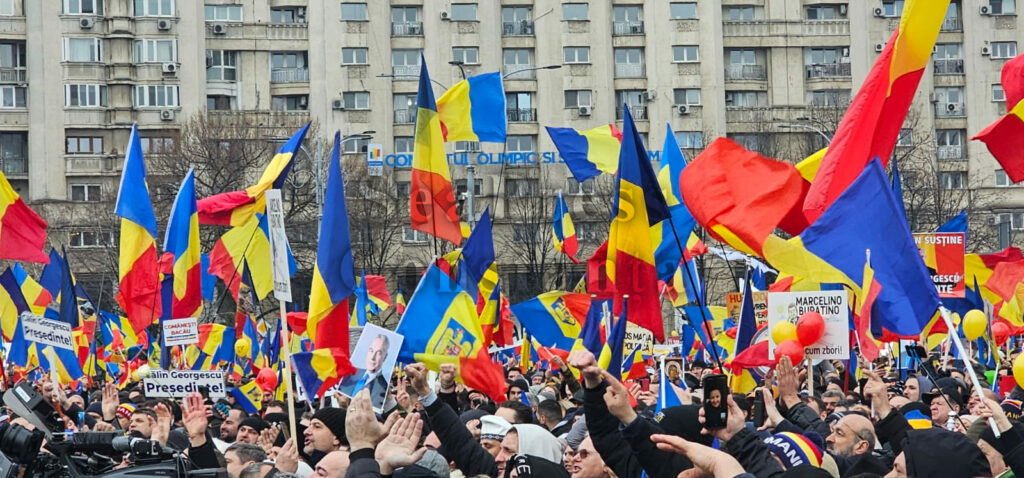 FOTO VIDEO Constănțenii, prezenți la protestul AUR de susținere pentru Călin Georgescu și împotriva lui Ciolacu UPDATE WhatsApp Image 2025 03 01 at 19.56.08 2 1