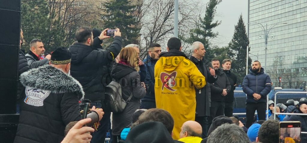 FOTO VIDEO Constănțenii, prezenți la protestul AUR de susținere pentru Călin Georgescu și împotriva lui Ciolacu UPDATE WhatsApp Image 2025 03 01 at 19.56.09 1 1