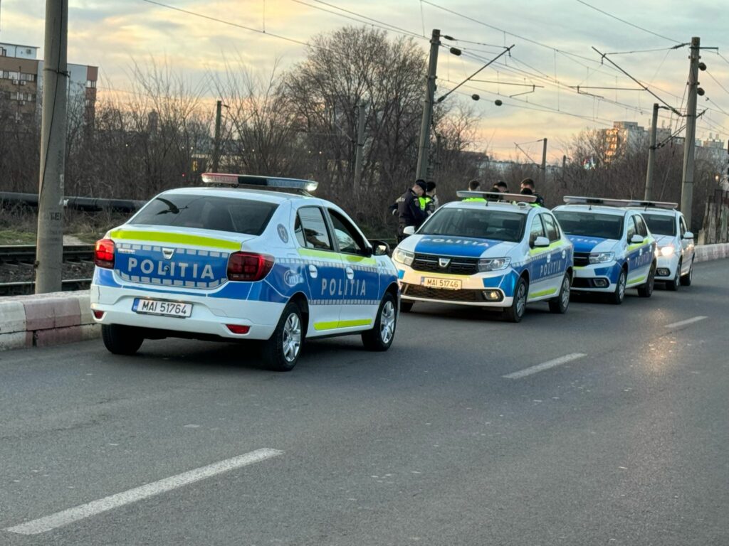FOTO VIDEO O femeie a decis să își pună capăt zilelor și s-a aruncat în fața trenului, în Poarta 6 3 FOTO VIDEO O femeie a decis să își pună capăt zilelor și s-a aruncat în fața trenului, în Poarta 6 WhatsApp Image 2025 03 07 at 17.52.59 2