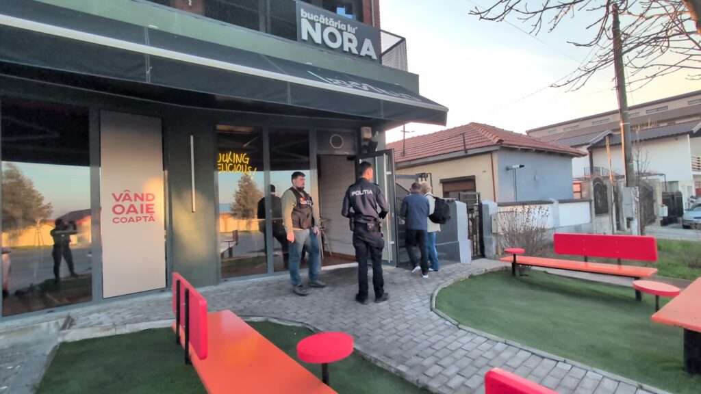 FOTO VIDEO Restaurant din Ovidiu, închis de ANPC: Proprietarul a fugit, iar Horia Constantinescu a chemat poliția WhatsApp Image 2025 03 10 at 17.11.56