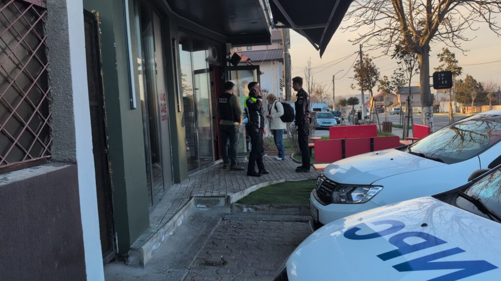 FOTO VIDEO Restaurant din Ovidiu, închis de ANPC: Proprietarul a fugit, iar Horia Constantinescu a chemat poliția WhatsApp Image 2025 03 10 at 17.11.58 1