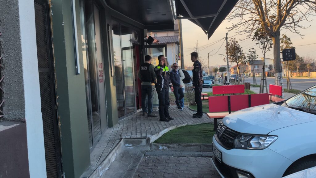 FOTO VIDEO Restaurant din Ovidiu, închis de ANPC: Proprietarul a fugit, iar Horia Constantinescu a chemat poliția WhatsApp Image 2025 03 10 at 17.11.58