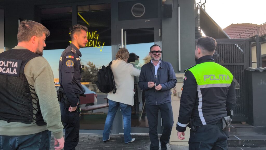 FOTO VIDEO Restaurant din Ovidiu, închis de ANPC: Proprietarul a fugit, iar Horia Constantinescu a chemat poliția WhatsApp Image 2025 03 10 at 17.18.15