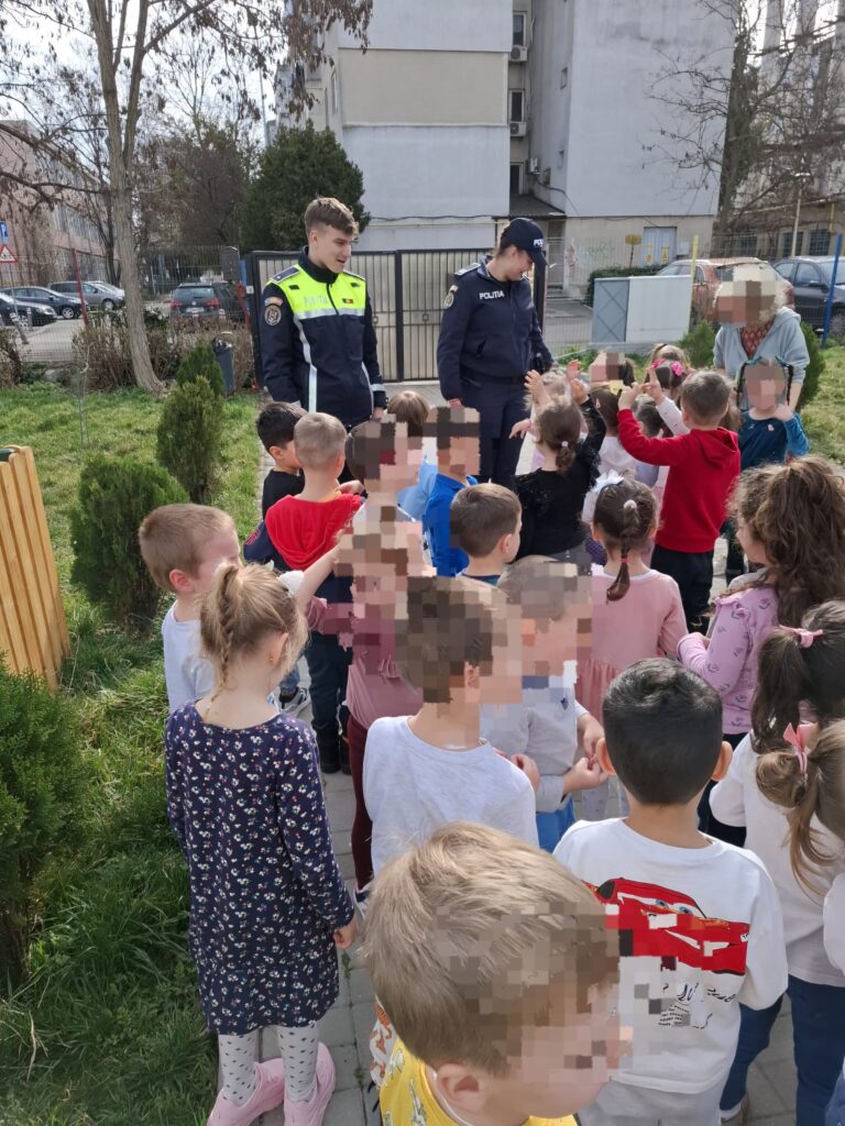 FOTO Polițiștii constănțeni, în vizită la Grădinița Mugurel WhatsApp Image 2025 03 15 at 10.56.59