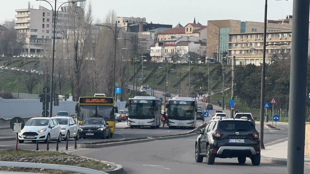 FOTO VIDEO Constănțenii au ieșit la plimbare sâmbătă seara / Se merge bară la bară în zona Cazinoului WhatsApp Image 2025 03 15 at 16.51.43