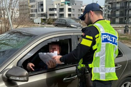 Acțiuni ale polițiștilor constănțeni: Zeci de amenzi aplicate și un permis suspendat WhatsApp Image 2025 03 16 at 10.18.11 e1742114338201