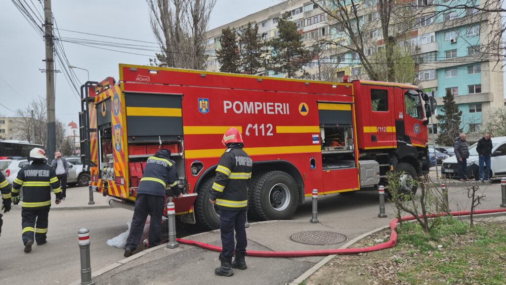 FOTO VIDEO Incendiu la un apartament din zona Tic-Tac / Intervin pompierii UPDATE WhatsApp Image 2025 03 16 at 12.29.05