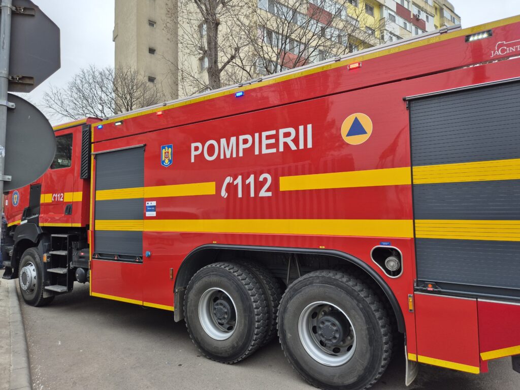 FOTO VIDEO Incendiu la un apartament din zona Tic-Tac / Intervin pompierii UPDATE WhatsApp Image 2025 03 16 at 12.29.06