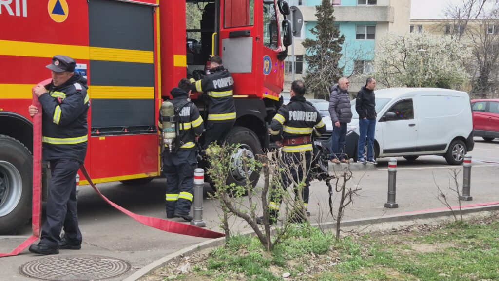 FOTO VIDEO Incendiu la un apartament din zona Tic-Tac / Intervin pompierii UPDATE WhatsApp Image 2025 03 16 at 12.29.56