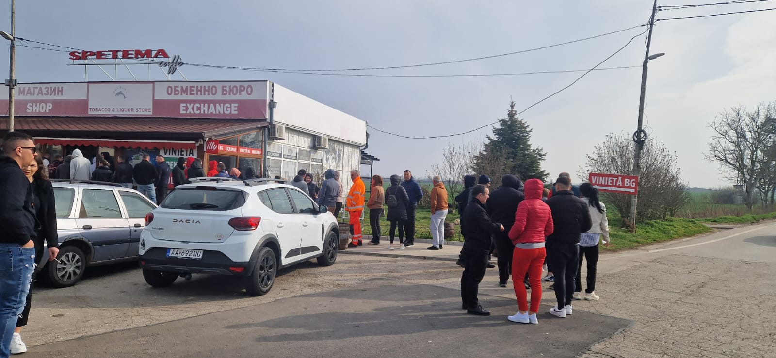 FOTO VIDEO De la 1 aprilie se scumpesc țigările în Bulgaria / Coadă mare la magazinul de la graniță WhatsApp Image 2025 03 16 at 16.28.32 1