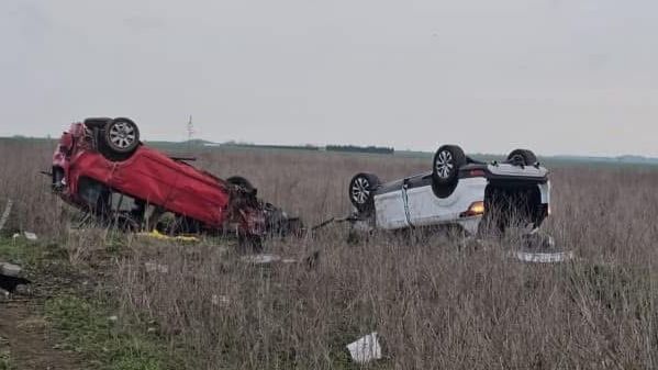 FOTO PATRU victime au ajuns la spital după ce două mașini s-au răsturnat într-un accident la Oituz / Intervin mai multe echipaje UPDATE WhatsApp Image 2025 03 23 at 09.41.05 1