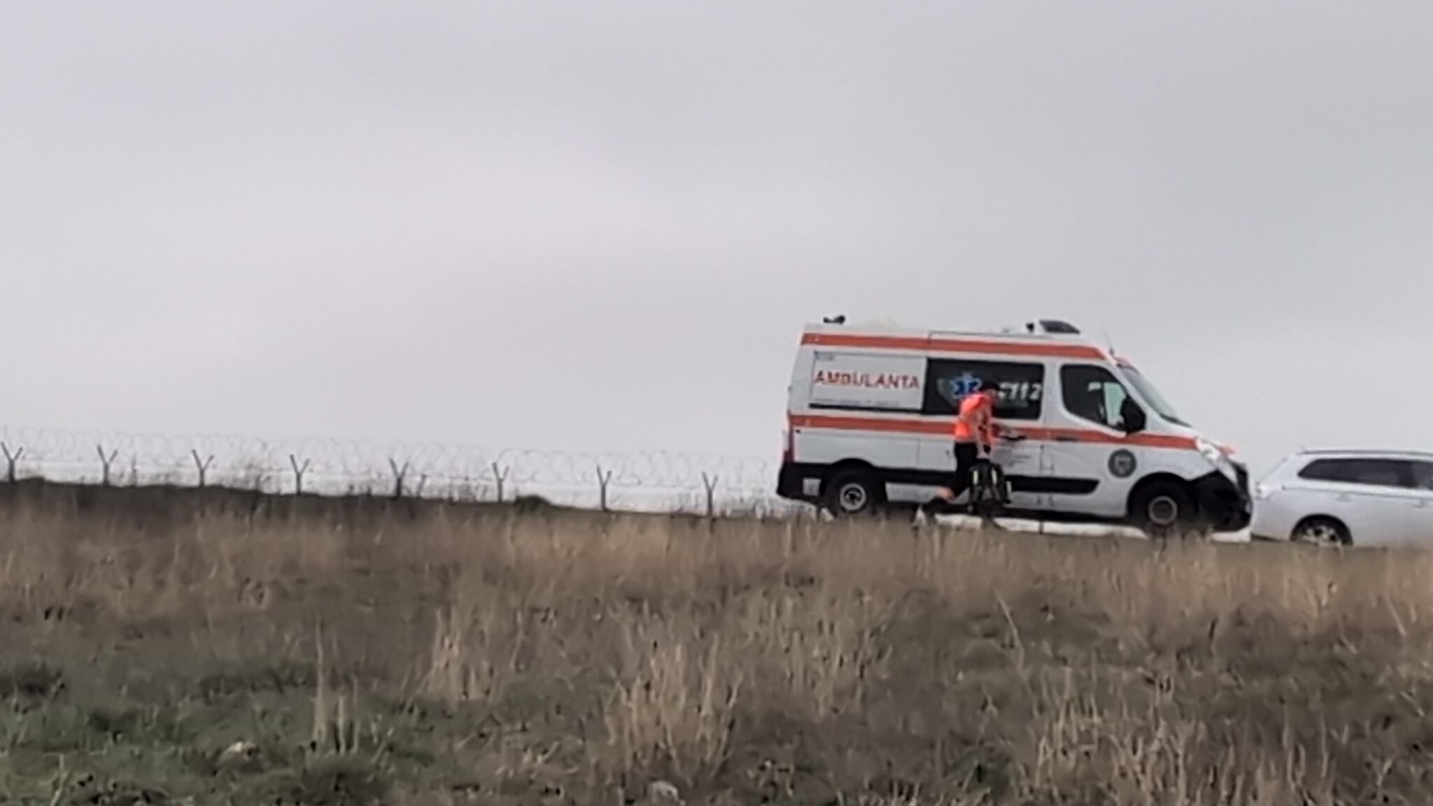 O mașină a ieșit de pe partea carosabilă, între Corbu și Năvodari ambulanta camp