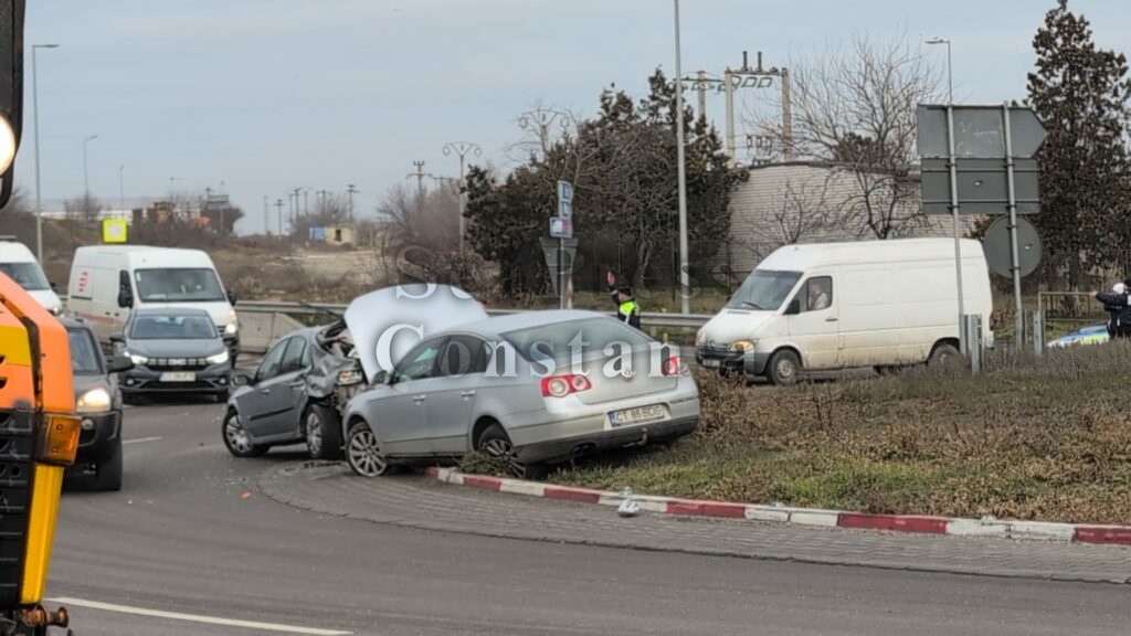 FOTO VIDEO Accident rutier între 3 autoturisme şi un camion, la ieşire de pe autostrada A4 UPDATE b6512c47 c703 4632 87d1 38cc44e9c578