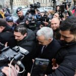 Călin Georgescu a ajuns la Judecătorie, unde cere să i se ridice controlul judiciar/ El a venit flancat de bodyguarzi calin georgescu a ajuns la judecatorie unde cere sa i se ridice controlul judiciar el a venit flancat de bodyguarzi 955863