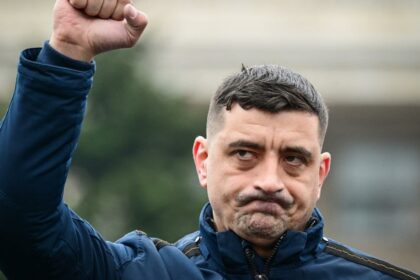 George Simion anunță că la ora 21 va fi dat un rezultat „care nu reflectă realitatea din teren” și lansează un mesaj de „iertare” calin georgescu strica petrecerea data de simion de ziua lui la eveniment nu vor participa domnul georgescu si nici sotia 960021