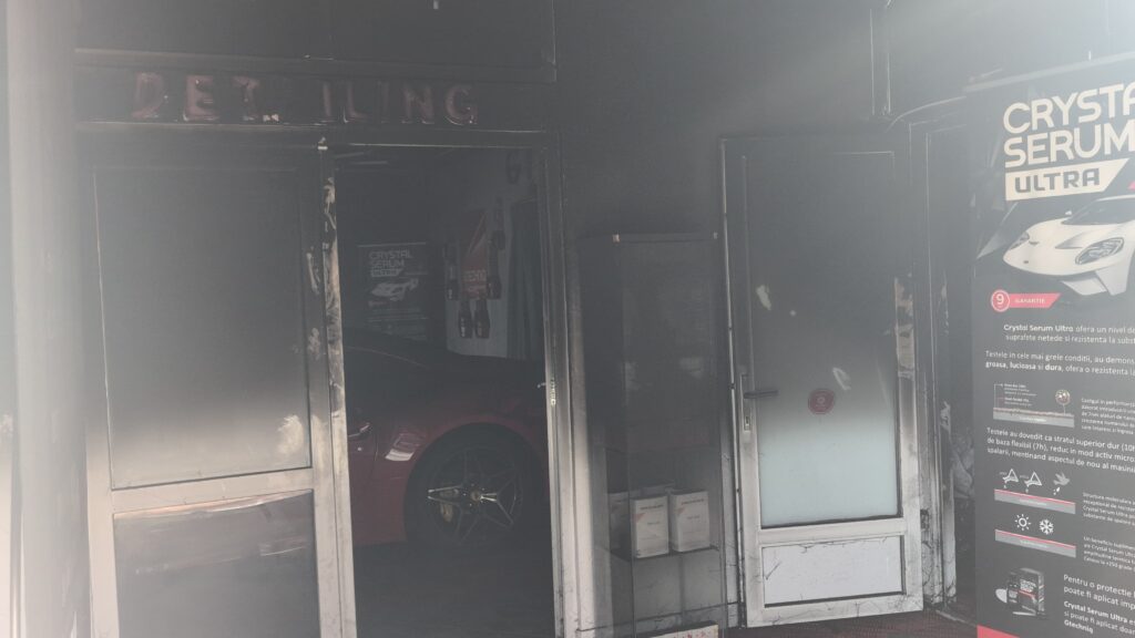 FOTO VIDEO Pericol! Un atelier auto din Constanța s-a inundat cu fum UPDATE 7 FOTO VIDEO Pericol! Un atelier auto din Constanța s-a inundat cu fum UPDATE dd12d648 2d70 45eb 8a74 fc4a369bfcdb