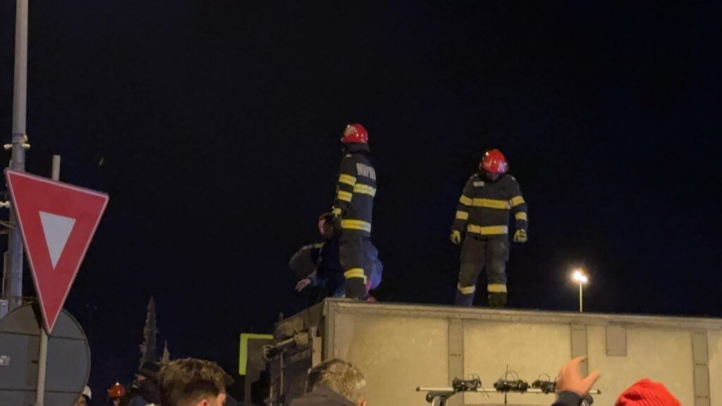 FOTO VIDEO Accident rutier la ieșirea de pe autostrada A4, Ovidiu/ Un TIR care transporta porci s-a răsturnat UPDATE dd25df31 b6ec 4b4a aaaf 42650824cba4