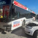 O mașină și un autobuz s-au lovit în intersecția dintre bulevardele Alexandru Lăpușneanu și Tomis de3e1b99 ffe7 434e a589 e8c87e45ac6e