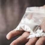 Minor prins cu droguri asupra sa, într-o stație de autobuz de pe bulevardul Alexandru Lăpușneanu droguri Shutterstock